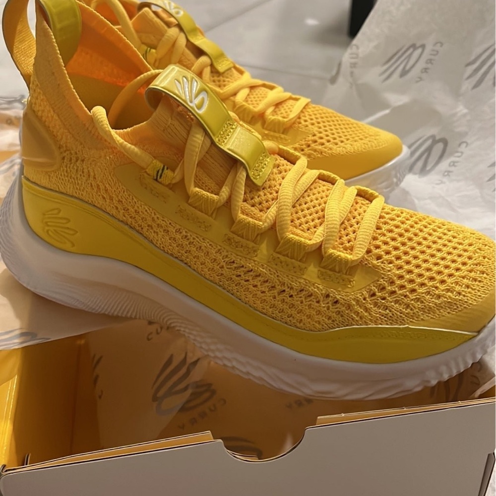 Under Armour GS Curry 8 yellow gold